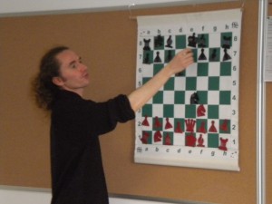 Cours d'échecs collectif en club, Paris, Melkior Cotonnec, banlieue, Clamart, Cavalier Rouge,